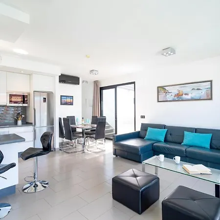 Antonio By Коральео