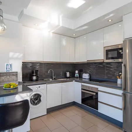 Antonio By קורלחו