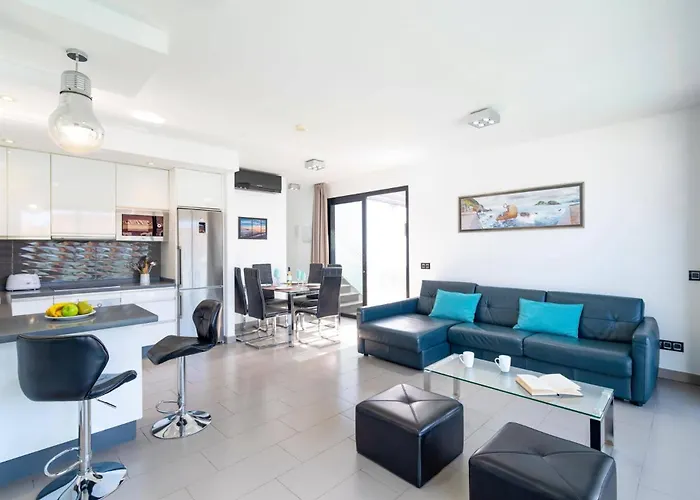 Antonio By Corralejo